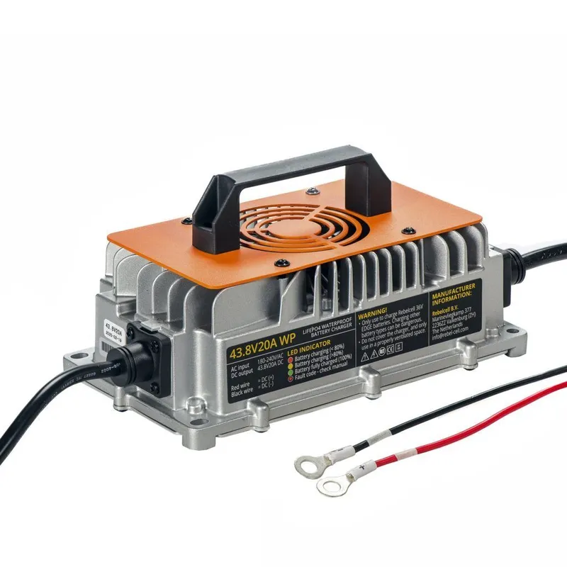 Rebelcell Ladegerät wasserdicht 43,8V20A für 36V EDGE